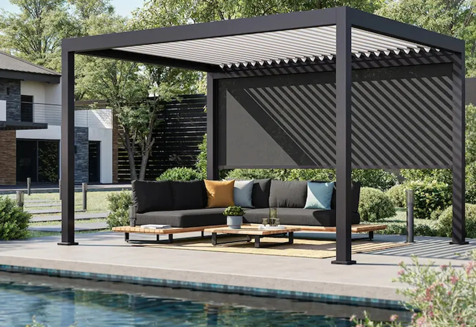 Pergola bioclimatique moderne aménagée au bord d'une piscine